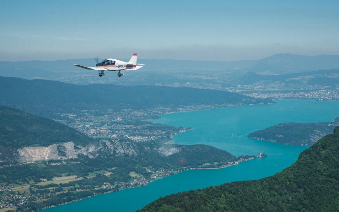 Pourquoi Avialpes est le leader de l’aviation de tourisme à Annecy ?